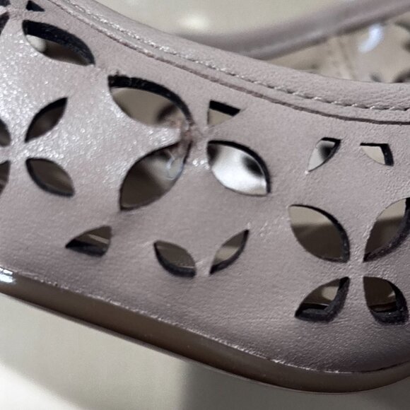 Micheal Kors Women's MK Flex Mid Perforated Pumps Nude SZ: 9M - Picture 16 of 16